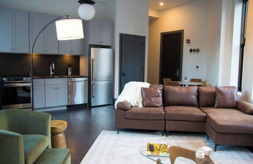 Downtown Pittsburgh Apartment | Spacious Downtown 2BR City Views