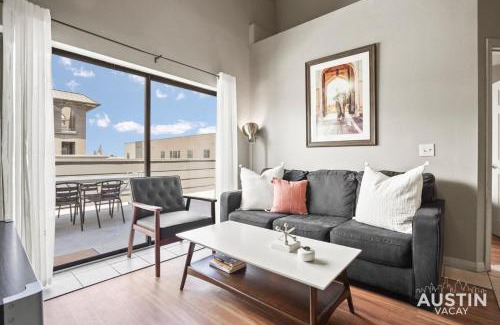 West Campus Apartment | Spacious Downtown Austin Retreat for Large Groups