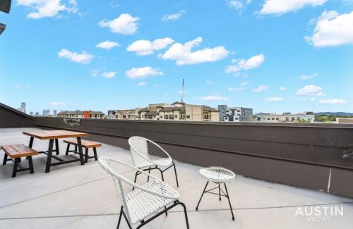 West Campus Apartment | Spacious Downtown Austin Retreat for Large Groups