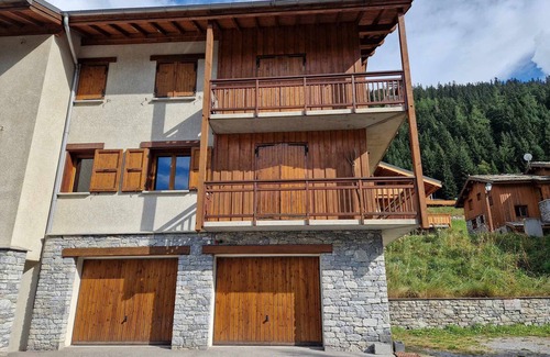 Valfrejus Ski Chalet | Spacious duplex 14 ppl, WiFi, parking, skis, Valfréjus