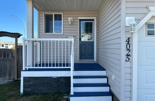 Camrose House | Spacious Duplex
