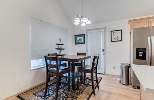 St. Joseph House | Spacious duplex home in St. Joseph, MO