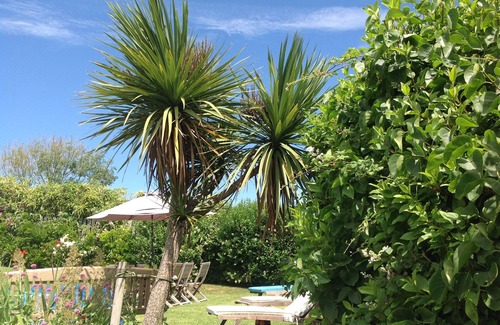 Ningwood House | Spacious Eco friendly house, 5 beds, 4 bath, Fabulous Views, EV Charger