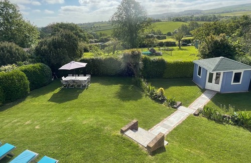 Ningwood House | Spacious Eco friendly house, 5 beds, 4 bath, Fabulous Views, EV Charger