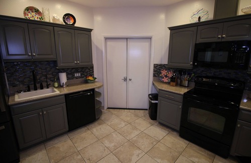 Su Casa House | Spacious, Elegant One-Bedroom on Resort-Like Property with Garage Space