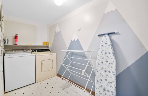 North Creek House | Spacious end unit townhome w/gas fireplace, deck & grill- minutes to ski lifts