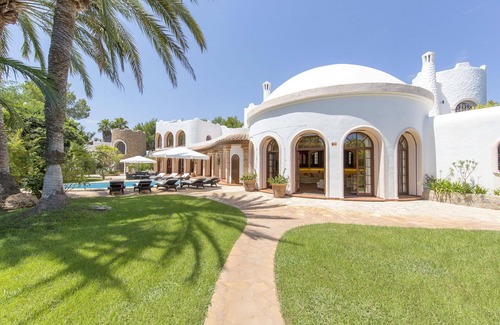 Santa Eulalia del Rio Villa | Spacious villa with a beautiful garden, private pool on the beach of Cala Llenya