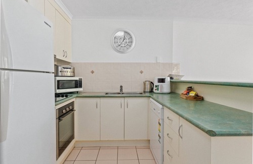 Torquay Apartment | Spacious Esplanade Apartment with Rooftop Access