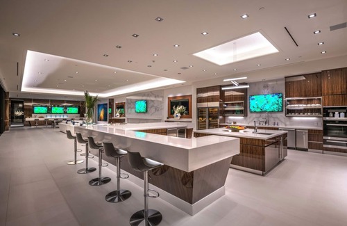 Bel Air House | Spacious estate in charming Los Angeles with WiFi, AC, fitness room