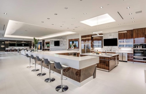 Bel Air House | Spacious estate in charming Los Angeles with WiFi, AC, fitness room