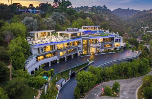Bel Air House | Spacious estate in charming Los Angeles with WiFi, AC, fitness room