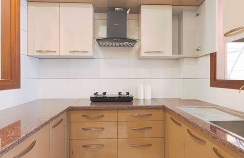 Sushant Lok Apartment | Spacious executive suite with bathtub balcony