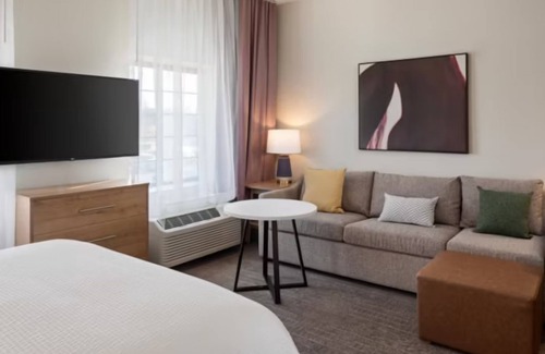West Bloomington Hotel | Spacious Extended Stay in Bloomington – Great for Families, Business & Shopping