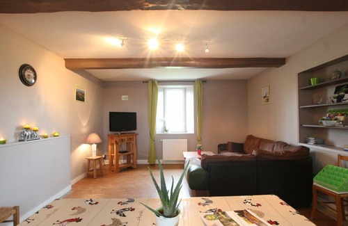 Glatigny Cottage | Spacious Family Retreat with Garden, BBQ, and Fireplace – Pets Welcome!