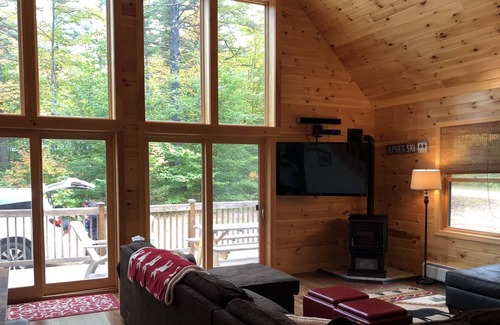 Alpine Village House | Spacious Family Friendly Log Sided Home - Close to StoryLand, Saco River & More!