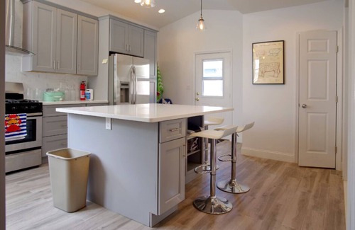 Queens House | Spacious, Family friendly, outdoor space, Rockaway Beach - 6 month rental