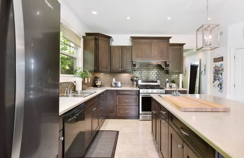 Kingsville House | Spacious family home in the heart of an idyllic town.