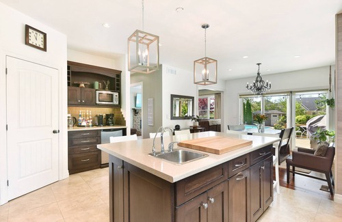 Kingsville House | Spacious family home in the heart of an idyllic town.