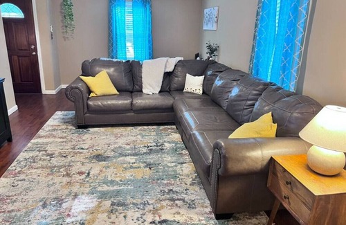Gadsden House | *Spacious Family Home - Downtown Gadsden!*