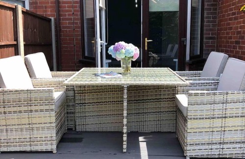 Bispham House | Spacious Family Home Minutes from the Beach