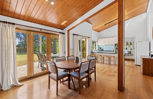 Queenscliff House | Spacious Family Retreat with Garden & Bay Views