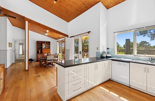 Queenscliff House | Spacious Family Retreat with Garden & Bay Views