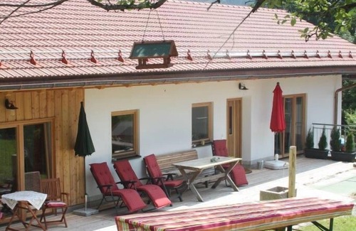 Osterhofen Apartment | Spacious family residence - in a very quiet location with wonderful mountain views