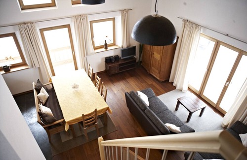 Osterhofen Apartment | Spacious family residence - in a very quiet location with wonderful mountain views