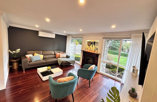 Boronia House | Spacious Family Retreat in Boronia – 5BR, 3.5BA with Mountain Views
