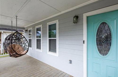 Jefferson Park House | Spacious Family Retreat Near Airport home