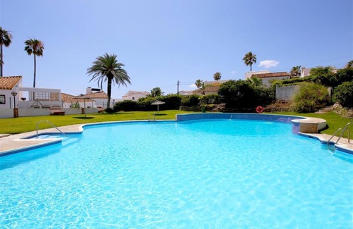 Buenas Noches Villa | Spacious family villa with air con and sea views, Close to beaches, gardens, pool and town
