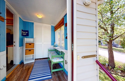 Lakeside House | Spacious first-floor cottage nestled between Lakeside and Marblehead!
