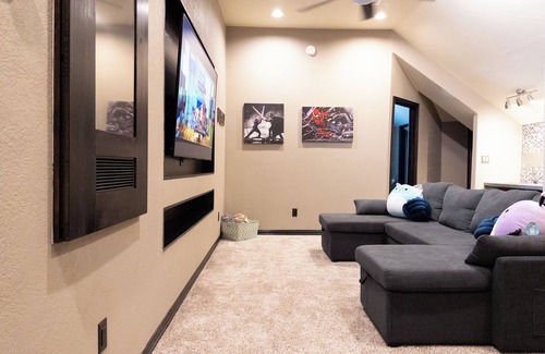 Broken Arrow House | Spacious four-bedroom house in beautiful Broken Arrow. No cleaning fees!