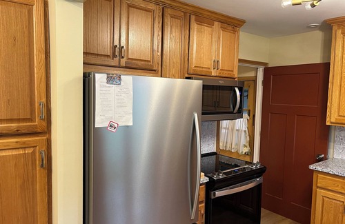 Payne - Phalen House | Spacious Fully Renovated 4-Bedroom Home With 2 Kitchens Near Lake Phalen