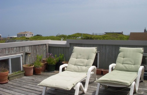 Davis Park House | Spacious Fun House Available August 25th - September 1st, 2025 Book Now!