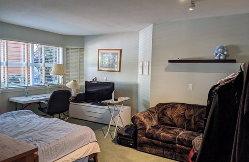 Kitsilano House | Spacious, Furnished Bedroom in Kits – Prime Location Near UBC/Downtown