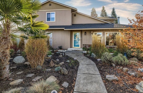 Central Point House | Spacious Gated Home with Private Covered Hot Tub, Indoor Sauna & Firepit