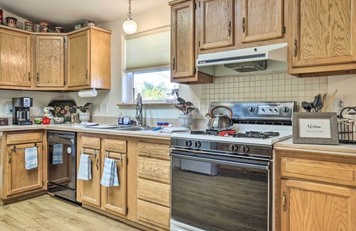 Glendo House | Spacious Glendo House - 1 Mi to State Park!