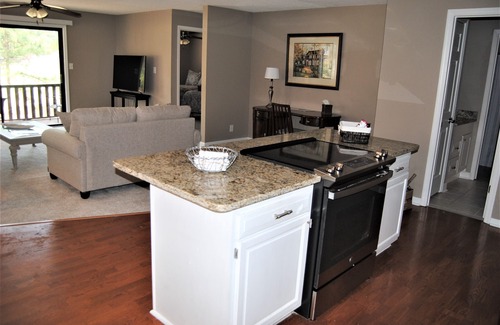 Southern Pines Condo | Spacious Golf Front Getaway in the Pines! 2BR/2BA-Short Commute to Fort Bragg