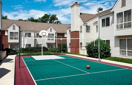 Parole House | Spacious Good-Value Accommodation! w/Outdoor Pool, Pet-Friendly, Free Parking