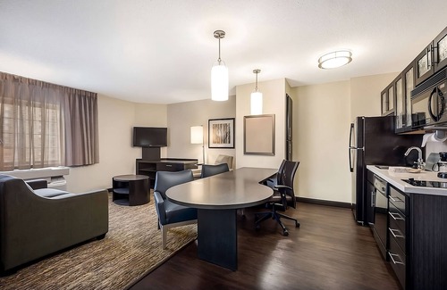 Gahanna Resort | Spacious Good-Value Accommodation! 2 Posh Units, Near Central Park Reserve!