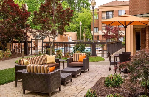Durham Hotel | Spacious Good-Value Accommodation! 2 Pleasant Units, Free Parking, Onsite Pool