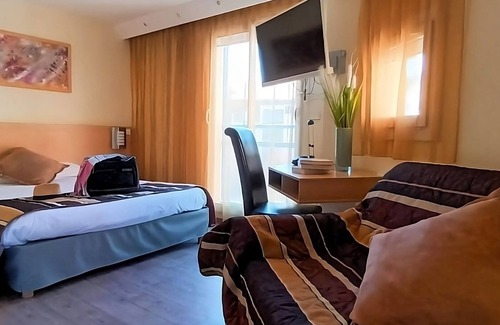 Gap Hotel | Spacious Good-Value Accommodation! Near Place du Rochasson! Pets are Allowed!