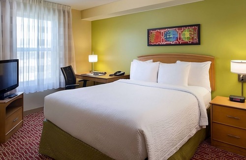 Shea Business Park Hotel | Spacious Good-Value Accommodation! 2 Convenient Units, Outdoor Pool