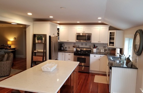 Andover House | Spacious & Gracious 3 Bedrooms, 2 Full Baths Ranch Living in central location!