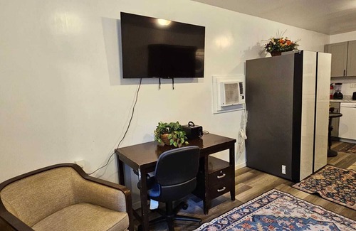 Memphis Cottage | Spacious Guest House w/8+ Beds - Near Downtown & Medical District