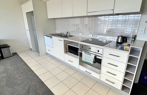 Phillip Apartment | Spacious & High in the Sky - 1bd 1bth Apt