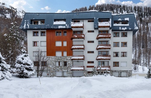 Val-d'Isere Apartment | Spacious High-Standard Apartment with WiFi, Parking, South-Facing Balcony Near Slopes