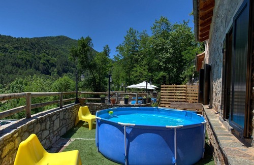 Ogassa Cottage | Spacious holiday home in Cataluña with garden