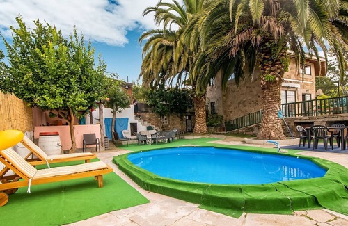 Ames House | Spacious holiday home in Santiago de Compostela with pool